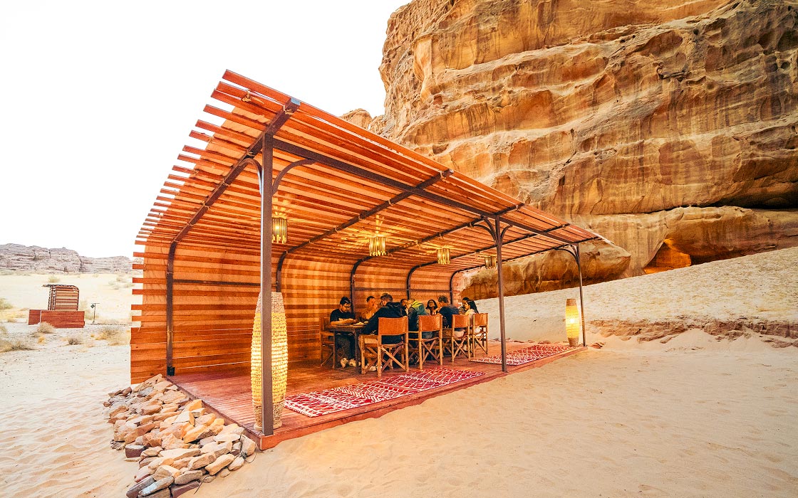 تناول الطعام في البرية وتذوّق قائمة طعام مليئة بالمأكولات الشهية